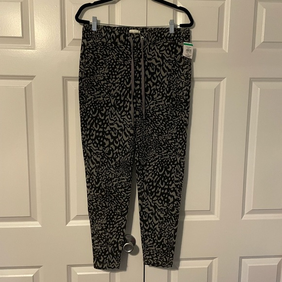 NWT Forever Comfort from NYDJ sweat pants - Picture 8 of 16